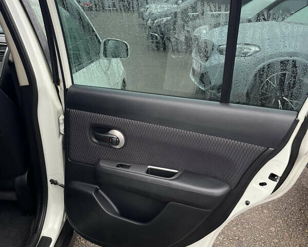 Белый Ниссан Тиида, объемом двигателя 1.5 л и пробегом 91 тыс. км за 7499 $, фото 38 на Automoto.ua