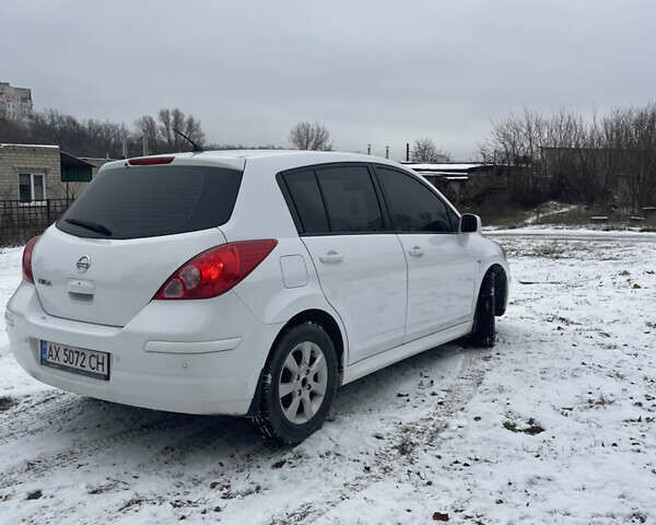 Белый Ниссан Тиида, объемом двигателя 1.6 л и пробегом 170 тыс. км за 6300 $, фото 6 на Automoto.ua