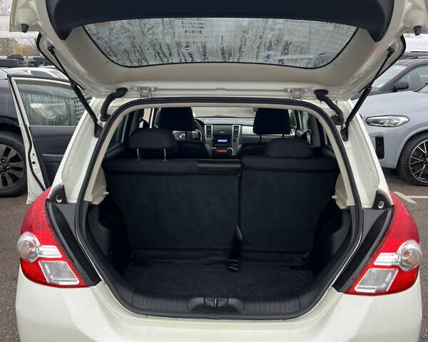 Белый Ниссан Тиида, объемом двигателя 1.5 л и пробегом 91 тыс. км за 7499 $, фото 7 на Automoto.ua