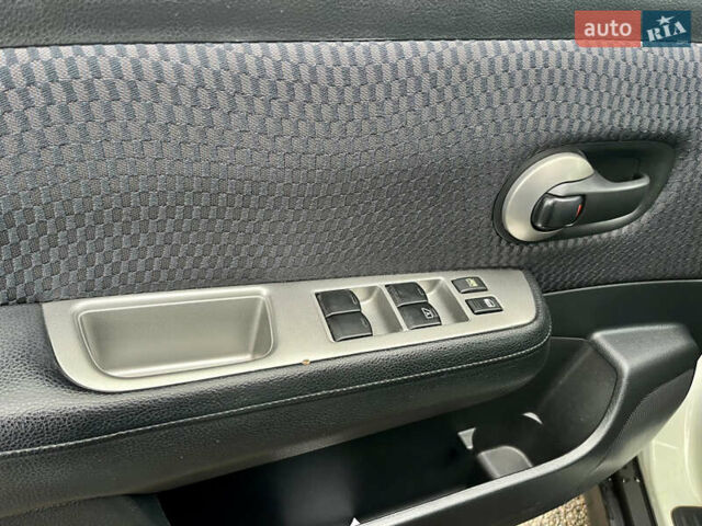 Белый Ниссан Тиида, объемом двигателя 1.5 л и пробегом 91 тыс. км за 7499 $, фото 50 на Automoto.ua