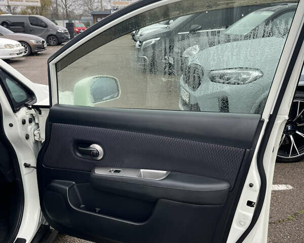 Белый Ниссан Тиида, объемом двигателя 1.5 л и пробегом 91 тыс. км за 7499 $, фото 43 на Automoto.ua