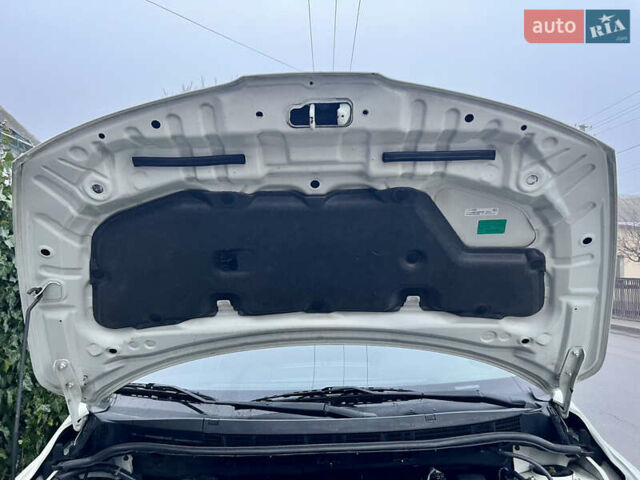 Белый Ниссан Тиида, объемом двигателя 1.5 л и пробегом 91 тыс. км за 7499 $, фото 52 на Automoto.ua