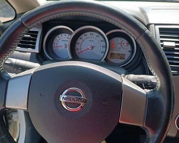 Белый Ниссан Тиида, объемом двигателя 1.5 л и пробегом 96 тыс. км за 7199 $, фото 13 на Automoto.ua