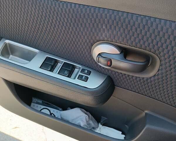 Белый Ниссан Тиида, объемом двигателя 1.5 л и пробегом 96 тыс. км за 7000 $, фото 18 на Automoto.ua