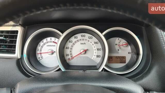 Белый Ниссан Тиида, объемом двигателя 1.5 л и пробегом 159 тыс. км за 8199 $, фото 7 на Automoto.ua