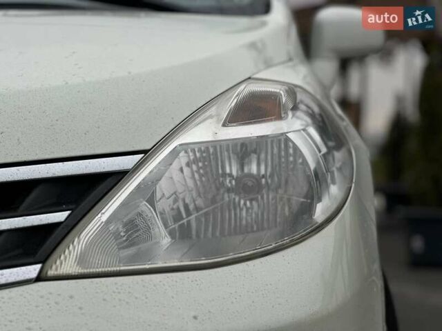 Белый Ниссан Тиида, объемом двигателя 1.5 л и пробегом 107 тыс. км за 7990 $, фото 1 на Automoto.ua