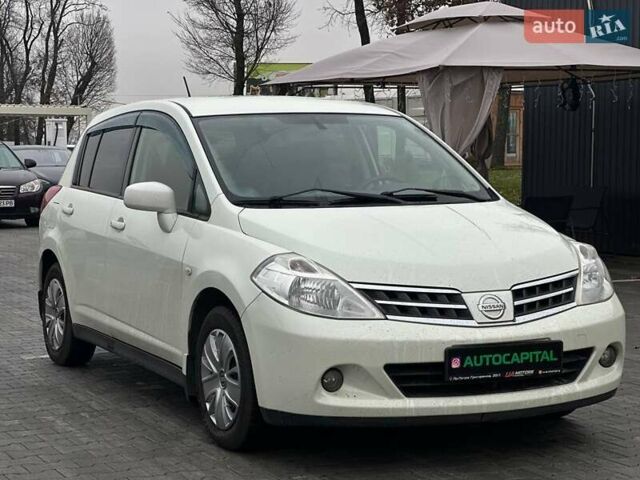Белый Ниссан Тиида, объемом двигателя 1.5 л и пробегом 107 тыс. км за 7990 $, фото 3 на Automoto.ua