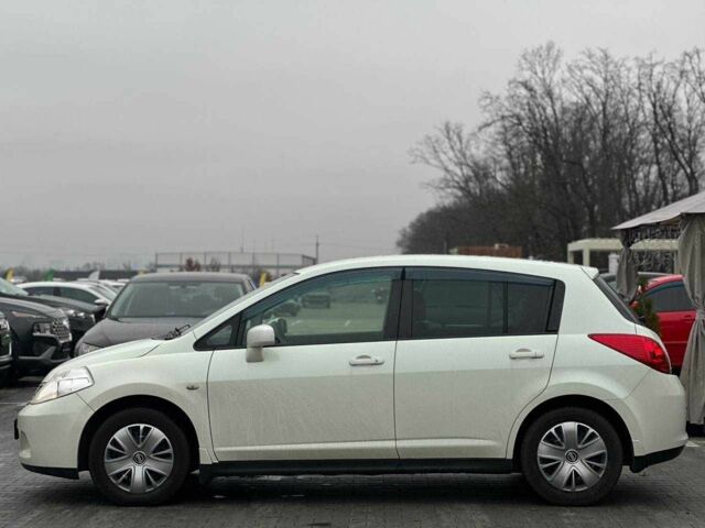 Белый Ниссан Тиида, объемом двигателя 1.5 л и пробегом 107 тыс. км за 7990 $, фото 6 на Automoto.ua