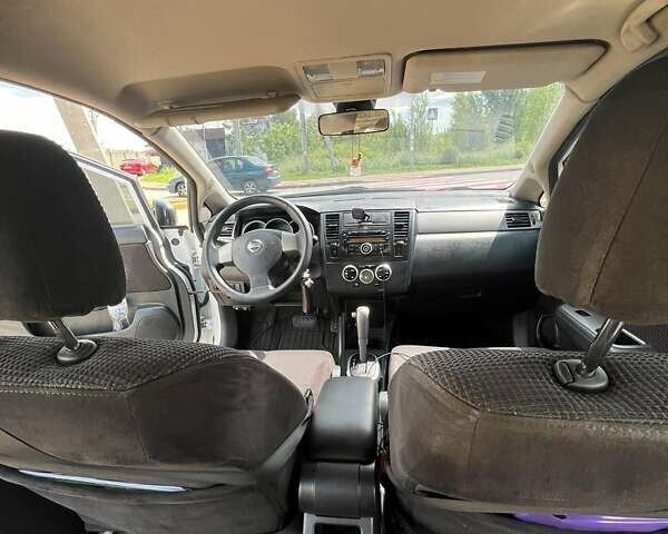 Белый Ниссан Тиида, объемом двигателя 1.6 л и пробегом 200 тыс. км за 6500 $, фото 17 на Automoto.ua