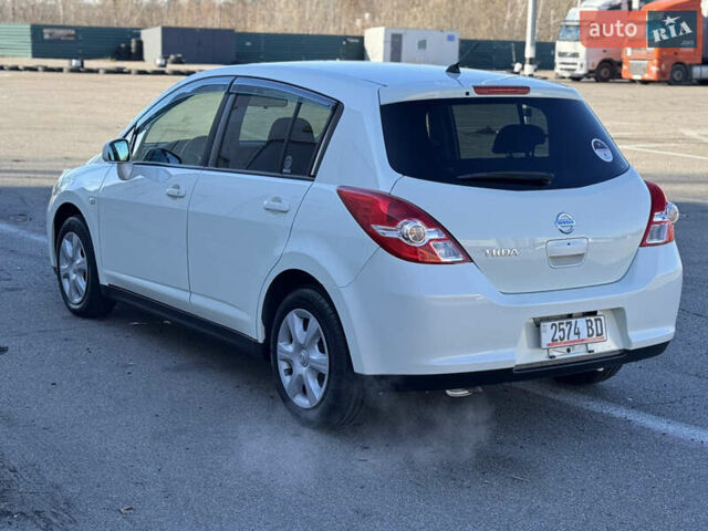 Белый Ниссан Тиида, объемом двигателя 1.5 л и пробегом 35 тыс. км за 8400 $, фото 6 на Automoto.ua