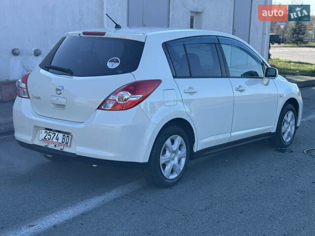 Белый Ниссан Тиида, объемом двигателя 1.5 л и пробегом 35 тыс. км за 8400 $, фото 2 на Automoto.ua