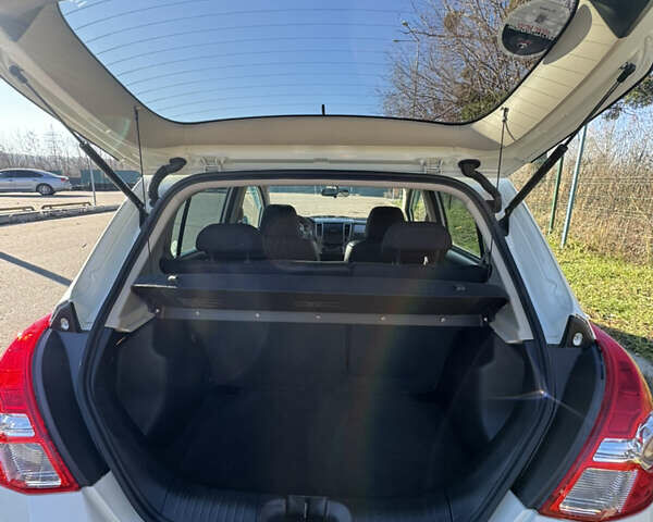 Белый Ниссан Тиида, объемом двигателя 1.5 л и пробегом 35 тыс. км за 8400 $, фото 15 на Automoto.ua