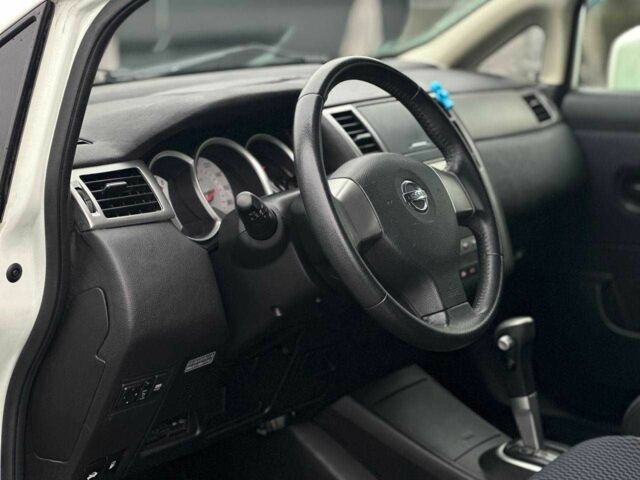 Белый Ниссан Тиида, объемом двигателя 1.5 л и пробегом 107 тыс. км за 7990 $, фото 8 на Automoto.ua