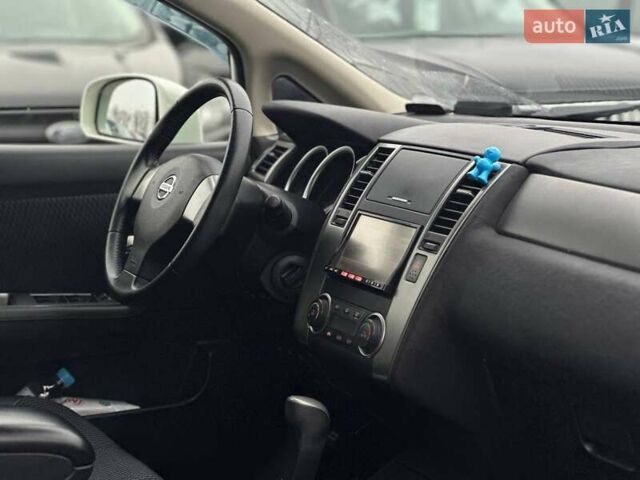 Белый Ниссан Тиида, объемом двигателя 1.5 л и пробегом 107 тыс. км за 7990 $, фото 12 на Automoto.ua