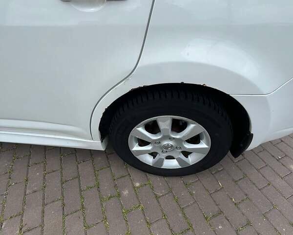 Белый Ниссан Тиида, объемом двигателя 1.6 л и пробегом 200 тыс. км за 6500 $, фото 8 на Automoto.ua