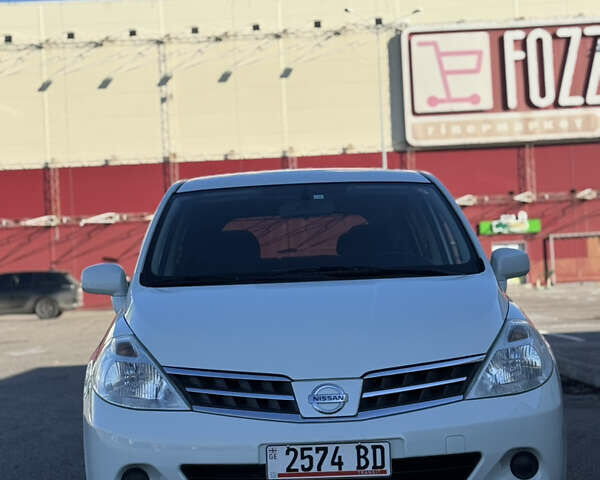 Белый Ниссан Тиида, объемом двигателя 1.5 л и пробегом 35 тыс. км за 8400 $, фото 4 на Automoto.ua