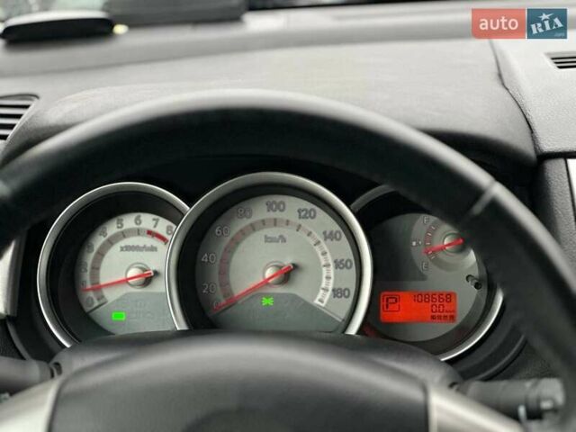 Белый Ниссан Тиида, объемом двигателя 1.5 л и пробегом 107 тыс. км за 7990 $, фото 19 на Automoto.ua