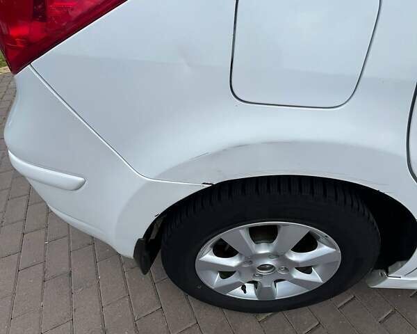 Белый Ниссан Тиида, объемом двигателя 1.6 л и пробегом 200 тыс. км за 6500 $, фото 7 на Automoto.ua