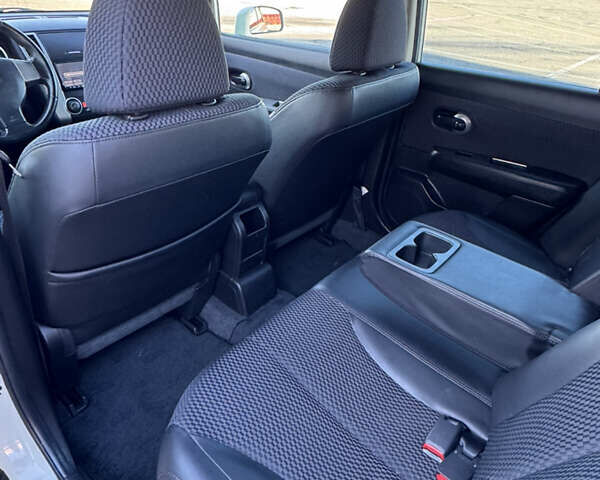 Белый Ниссан Тиида, объемом двигателя 1.5 л и пробегом 35 тыс. км за 8400 $, фото 9 на Automoto.ua