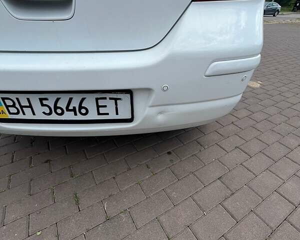 Белый Ниссан Тиида, объемом двигателя 1.6 л и пробегом 200 тыс. км за 6500 $, фото 6 на Automoto.ua