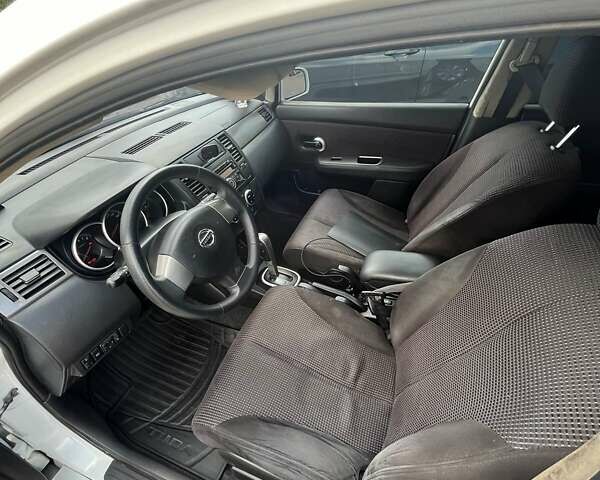 Белый Ниссан Тиида, объемом двигателя 1.6 л и пробегом 200 тыс. км за 6500 $, фото 15 на Automoto.ua