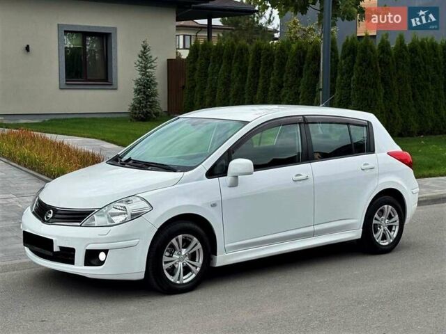 Белый Ниссан Тиида, объемом двигателя 1.6 л и пробегом 75 тыс. км за 8500 $, фото 3 на Automoto.ua
