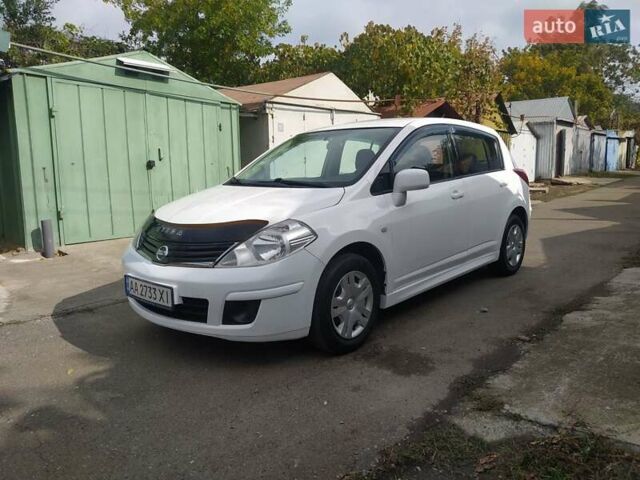 Белый Ниссан Тиида, объемом двигателя 1.6 л и пробегом 142 тыс. км за 6900 $, фото 23 на Automoto.ua
