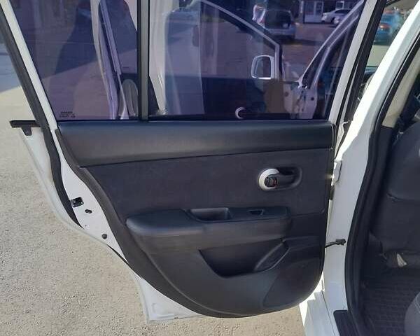 Білий Ніссан Тііда, об'ємом двигуна 1.6 л та пробігом 155 тис. км за 7200 $, фото 19 на Automoto.ua