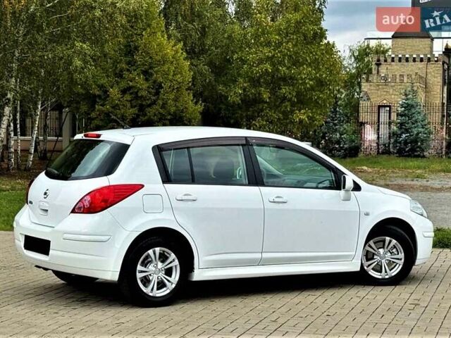 Белый Ниссан Тиида, объемом двигателя 1.6 л и пробегом 74 тыс. км за 8500 $, фото 1 на Automoto.ua