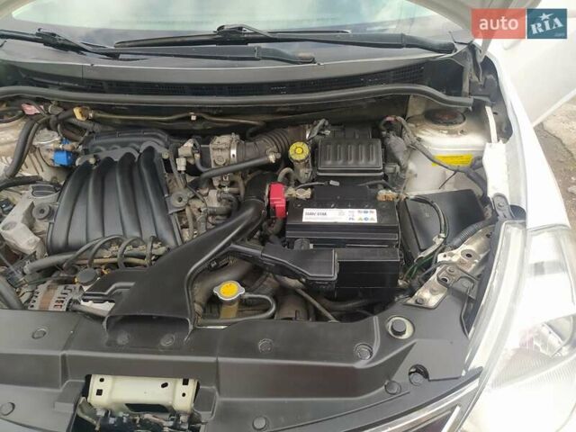 Белый Ниссан Тиида, объемом двигателя 1.6 л и пробегом 142 тыс. км за 6900 $, фото 22 на Automoto.ua