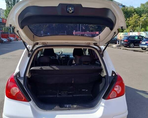 Білий Ніссан Тііда, об'ємом двигуна 1.6 л та пробігом 155 тис. км за 7200 $, фото 17 на Automoto.ua