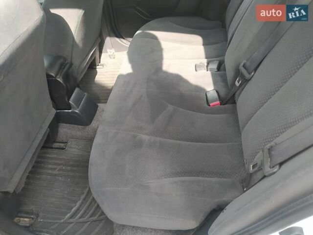 Белый Ниссан Тиида, объемом двигателя 1.6 л и пробегом 142 тыс. км за 6900 $, фото 28 на Automoto.ua