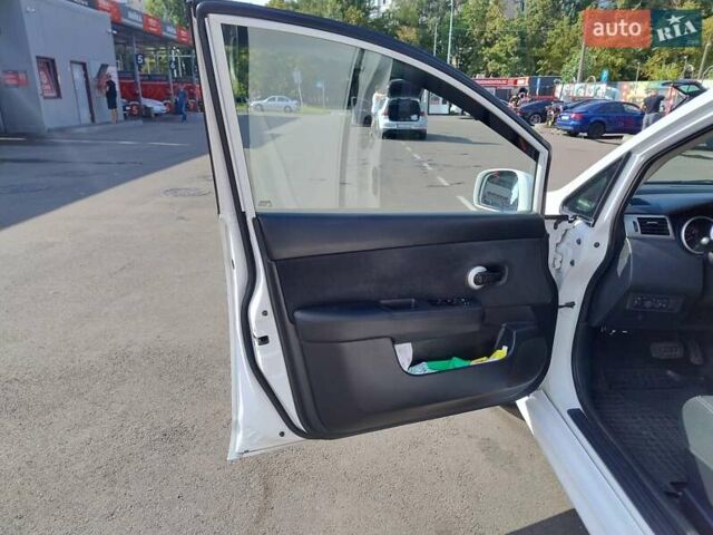 Білий Ніссан Тііда, об'ємом двигуна 1.6 л та пробігом 155 тис. км за 7200 $, фото 18 на Automoto.ua
