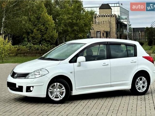 Белый Ниссан Тиида, объемом двигателя 1.6 л и пробегом 74 тыс. км за 8500 $, фото 2 на Automoto.ua