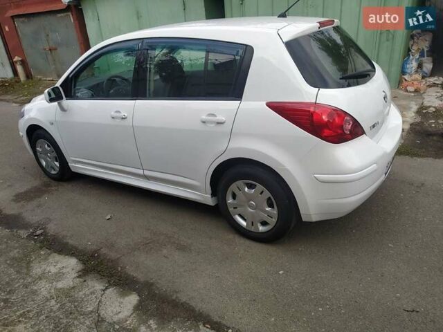 Белый Ниссан Тиида, объемом двигателя 1.6 л и пробегом 142 тыс. км за 6900 $, фото 5 на Automoto.ua