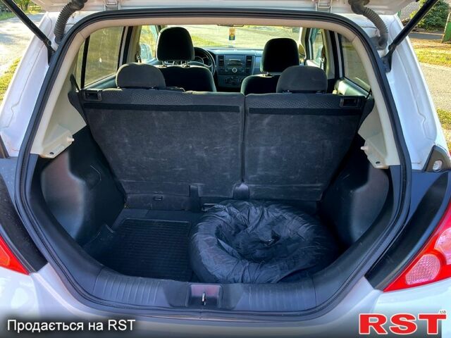 Белый Ниссан Тиида, объемом двигателя 1.6 л и пробегом 195 тыс. км за 7450 $, фото 6 на Automoto.ua