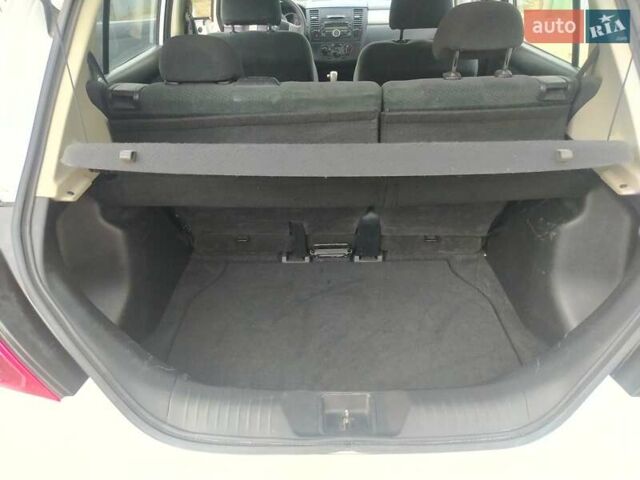 Белый Ниссан Тиида, объемом двигателя 1.6 л и пробегом 142 тыс. км за 6900 $, фото 16 на Automoto.ua