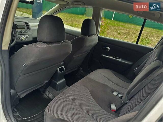 Белый Ниссан Тиида, объемом двигателя 1.6 л и пробегом 75 тыс. км за 8500 $, фото 7 на Automoto.ua