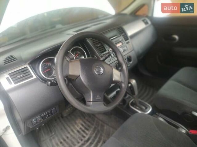 Белый Ниссан Тиида, объемом двигателя 1.6 л и пробегом 142 тыс. км за 6400 $, фото 21 на Automoto.ua
