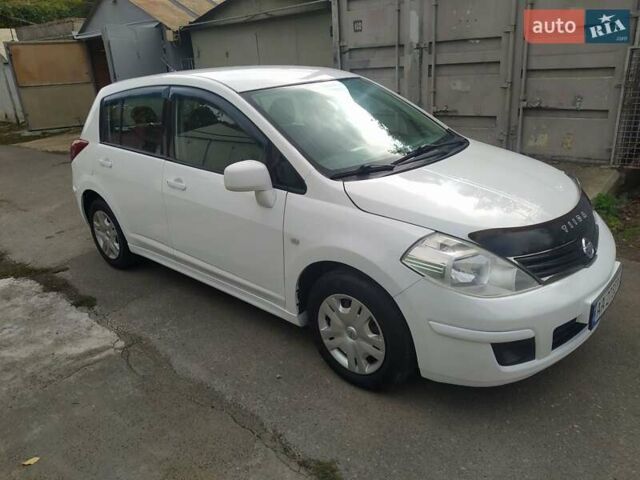 Белый Ниссан Тиида, объемом двигателя 1.6 л и пробегом 142 тыс. км за 6900 $, фото 10 на Automoto.ua