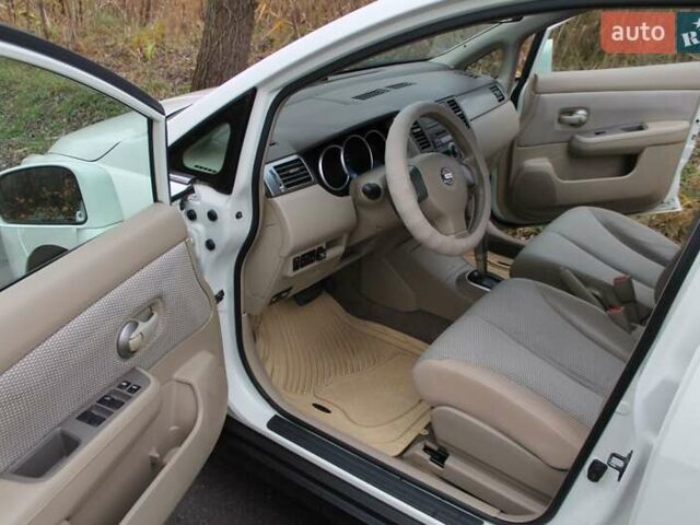 Белый Ниссан Тиида, объемом двигателя 1.6 л и пробегом 154 тыс. км за 5999 $, фото 35 на Automoto.ua