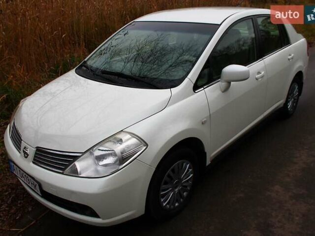Белый Ниссан Тиида, объемом двигателя 1.6 л и пробегом 154 тыс. км за 5999 $, фото 5 на Automoto.ua