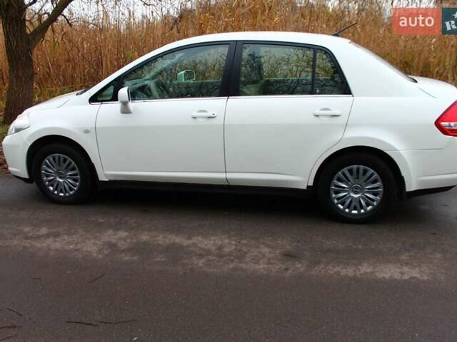 Белый Ниссан Тиида, объемом двигателя 1.6 л и пробегом 154 тыс. км за 5999 $, фото 10 на Automoto.ua