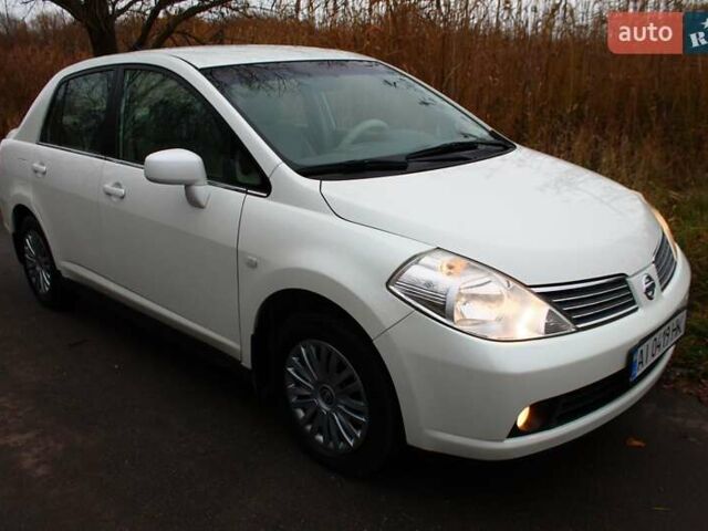 Белый Ниссан Тиида, объемом двигателя 1.6 л и пробегом 154 тыс. км за 5999 $, фото 17 на Automoto.ua