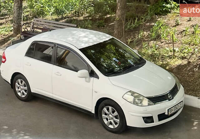 Білий Ніссан Тііда, об'ємом двигуна 1.6 л та пробігом 175 тис. км за 9000 $, фото 4 на Automoto.ua