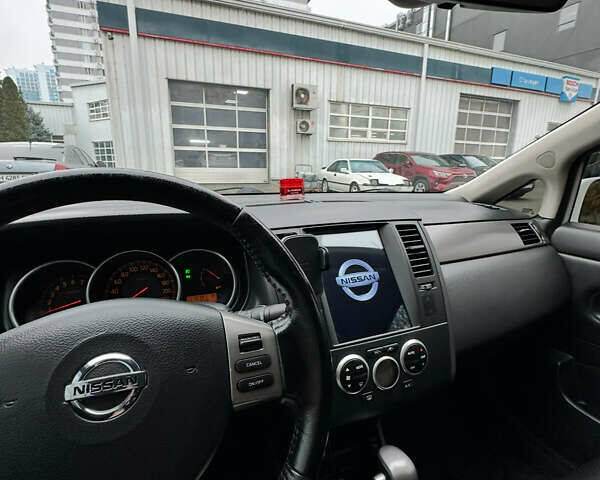 Білий Ніссан Тііда, об'ємом двигуна 1.6 л та пробігом 175 тис. км за 9000 $, фото 3 на Automoto.ua