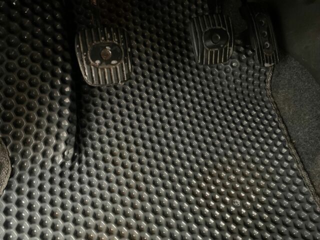 Белый Ниссан Тиида, объемом двигателя 1.8 л и пробегом 195 тыс. км за 6000 $, фото 17 на Automoto.ua