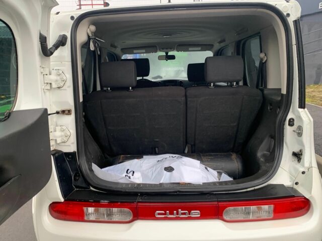 Белый Ниссан Тиида, объемом двигателя 1.8 л и пробегом 195 тыс. км за 6000 $, фото 13 на Automoto.ua