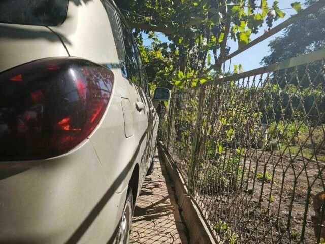 Бежевый Ниссан Тиида, объемом двигателя 1.6 л и пробегом 190 тыс. км за 4800 $, фото 2 на Automoto.ua