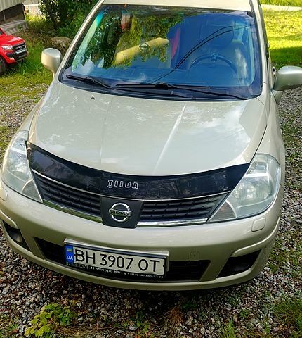 Бежевий Ніссан Тііда, об'ємом двигуна 1.6 л та пробігом 197 тис. км за 2900 $, фото 1 на Automoto.ua